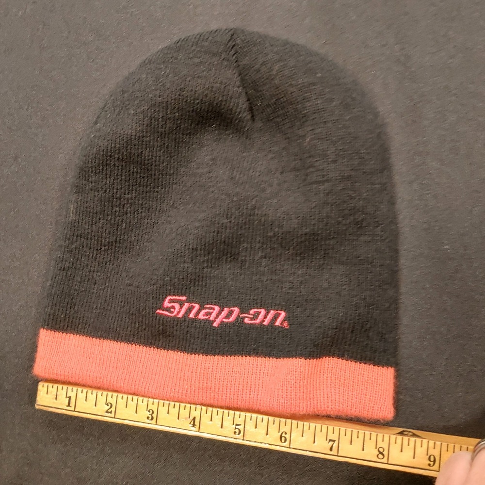 Snap-on Tools Knit Beanie Cap Black Red Embroidered Logo Acrylic Workwear Hat